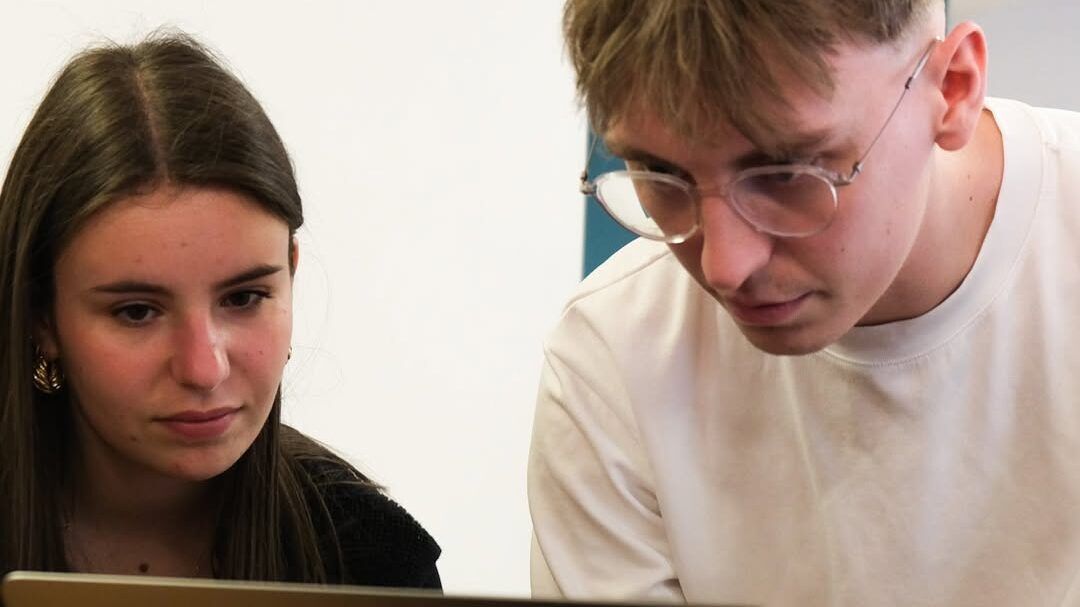 Apprenants Start01 Rouen développant un jeu Roblox dans le Metaverse