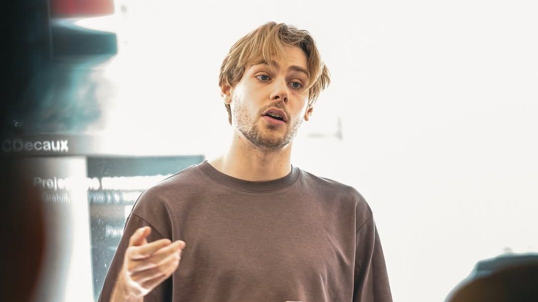 Étudiants NEOMA pitchant leurs projets à des développeurs full stack Start01 Rouen